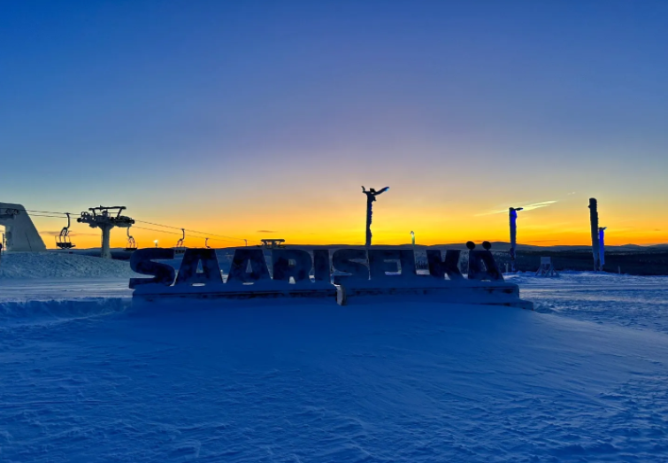 Finland Saariselkä Skiing and Husky Sled Adventure + Photo Opportunities + Overnight Stay in a Cabin