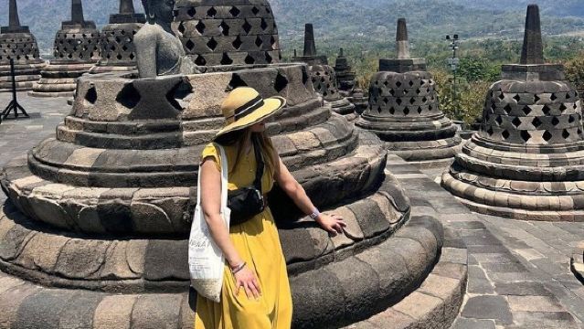 Borobudur ClimbUP guaranteed (sunrise option)& Prambanan Day Tour