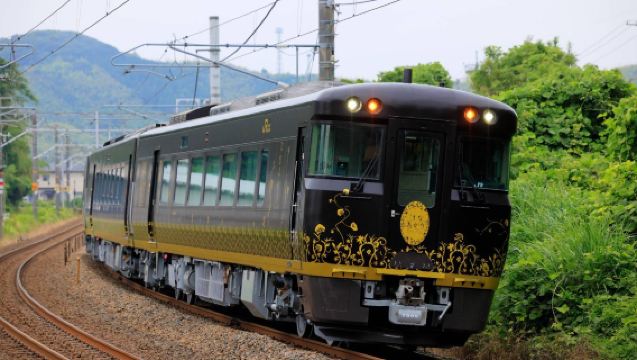 Hiroshima, Miyajima, and Iwakuni Sightseeing Train "Hana-Akari" Ticket | Includes Hiroshima specialty tea snacks, enjoy delicious treats while admiring the scenic views along the way