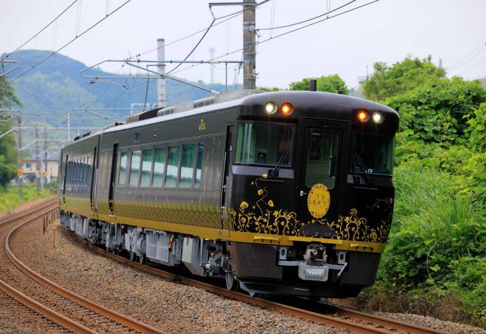 広島・宮島・岩国観光列車「はなあかり」チケット｜広島の特産品を使っ