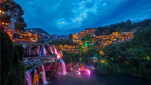 Lawatan sehari Zhangjiajie + Air Terjun Besar Furong + Galeri Sungai You + Bandar Lama Fenghuang + pakej persendirian semua termasuk