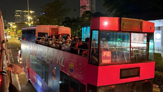 Kuala Lumpur Hop-On-Hop-Off Nacht-Sightseeing-Bus | 2-stündige Rundfahrt zu den besten Nachtwahrzeichen mit perfekten Fotospots
