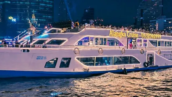 Featured tour starting at 980 THB: Bangkok Chao Phraya River cruise – Opelin, Royal Galaxy, Carnival, Magnificent White
