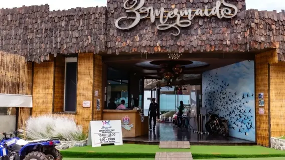 3 Mermaids Restaurant i Pattaya - Havudsigt med solnedgang - Reservation og gavekort