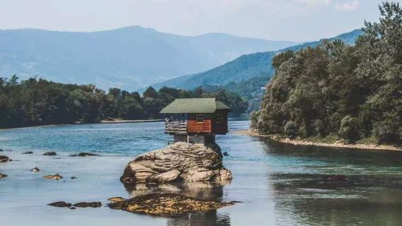 Lawatan Sehari ke Barat Serbia: Kereta Api Kecil Sargan 8 + Rumah Sungai Drina + Kampung Kayu