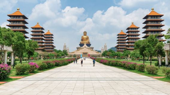 Kaohsiung: Fo Guang Shan, Pier‑2 & Lotus Pond Day Tour