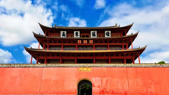 Bandar Kuno Jianshui Yunnan + Perkampungan Beitao + Taman Zhu Jia + Jambatan 17 Gerbang lawatan sehari (pakej persendirian)