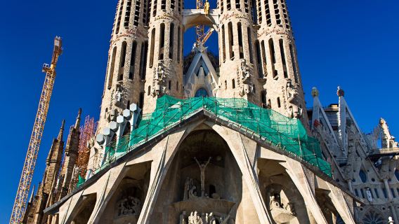 ทัวร์ครึ่งวันชมสถาปัตยกรรมคลาสสิกของ Gaudi ที่บาร์เซโลนา ทัวร์ภาษาอังกฤษ/สเปน