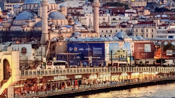 perjalanan satu hari Kota Istanbul dengan sewa kendaraan pribadi