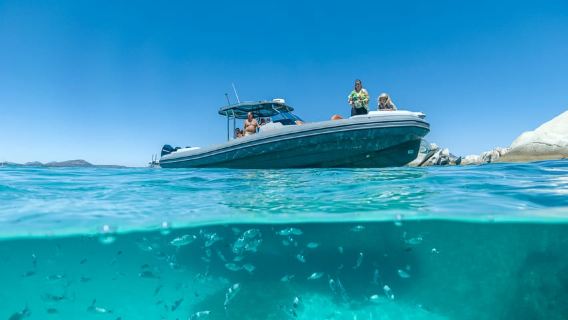 Olbia: Paseo en barco por Tavolara (grupo reducido, máximo 12 personas) + aperitivo