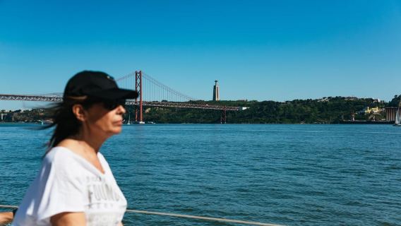 Lissabon: Segelbootfahrt mit Getränken und Snacks