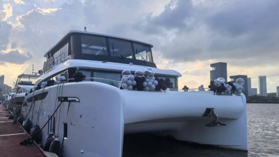 【上海遊艇租賃】上海外灘黃浦江 70尺豪華遊艇包船夜遊黃浦江90分鐘~亞洲遊艇盛典年度租賃遊艇