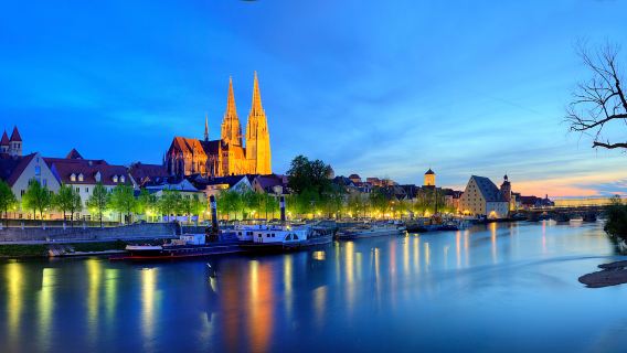 tour 1 ngày Cầu Đá + Vương cung thánh đường Giáng Sinh Đức Mẹ + Tu viện Thánh Emmeram + Tu viện Scotland