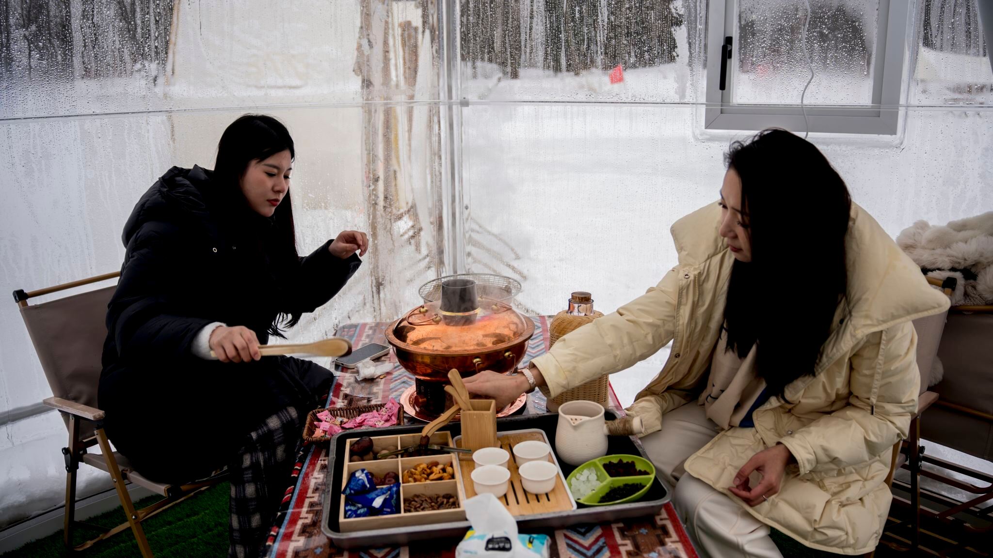 長白山冰釣/圍爐煮茶/雪地火鍋/馬拉爬犁/雪地摩托|上門接駁