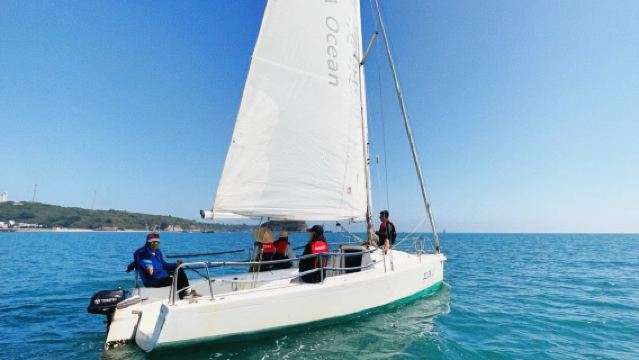 คูปองแลกรับตั๋วเรือขาไปเกาะเวยโจว (ชั้นธรรมดา) + เรือใบ 60 นาที + ตั๋วผู้ใหญ่สำหรับไก่ทอดเกลือ