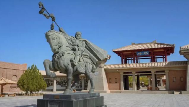 Pakej kongsi kenderaan laluan barat [Bandar Purba Dunhuang + Gua Buddha Barat + Yangguan + Yumenguan + Yadan] tidak termasuk tiket masuk