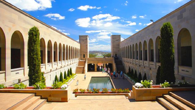 1-day tour to Parliament House + mint + memorial hall with lunch | zoo at own expense