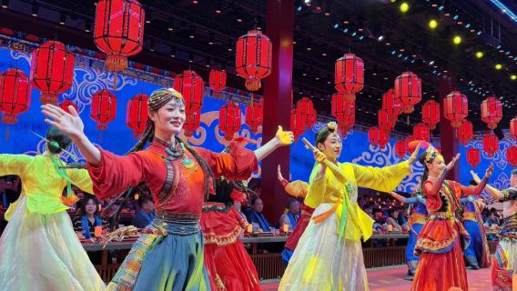 Pequim Yu Xiandu Museu da Culinária Imperial (Espectáculo de Música e Dança + Banquete Real no Estilo Antigo + Experiência Opcional de Traje e Maquiagem do Imperador Antigo)