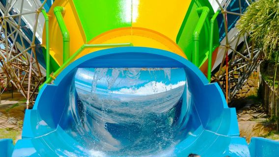 Coral Crater Park & Wet 'n' Wild Hawaii: Zip & Dip + Transport von Waikiki