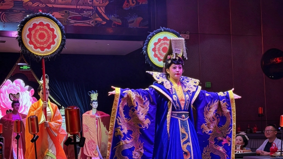 Luoyang Empress Wu's Grand Banquet | Immersive imperial court dining show package: Tang Dynasty costume change + live performance + imperial water banquet
