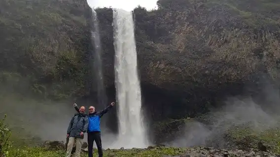 From Quito: Baños Tour - Entrances and Lunch included