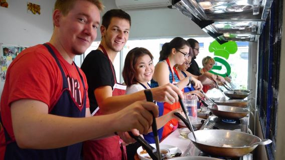 치앙마이 시골 지역에서의 시장 투어와 진정한 태국 요리 교실