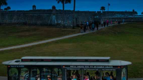 เซนต์ออกัสติน: ทัวร์ผีและหลุมศพ