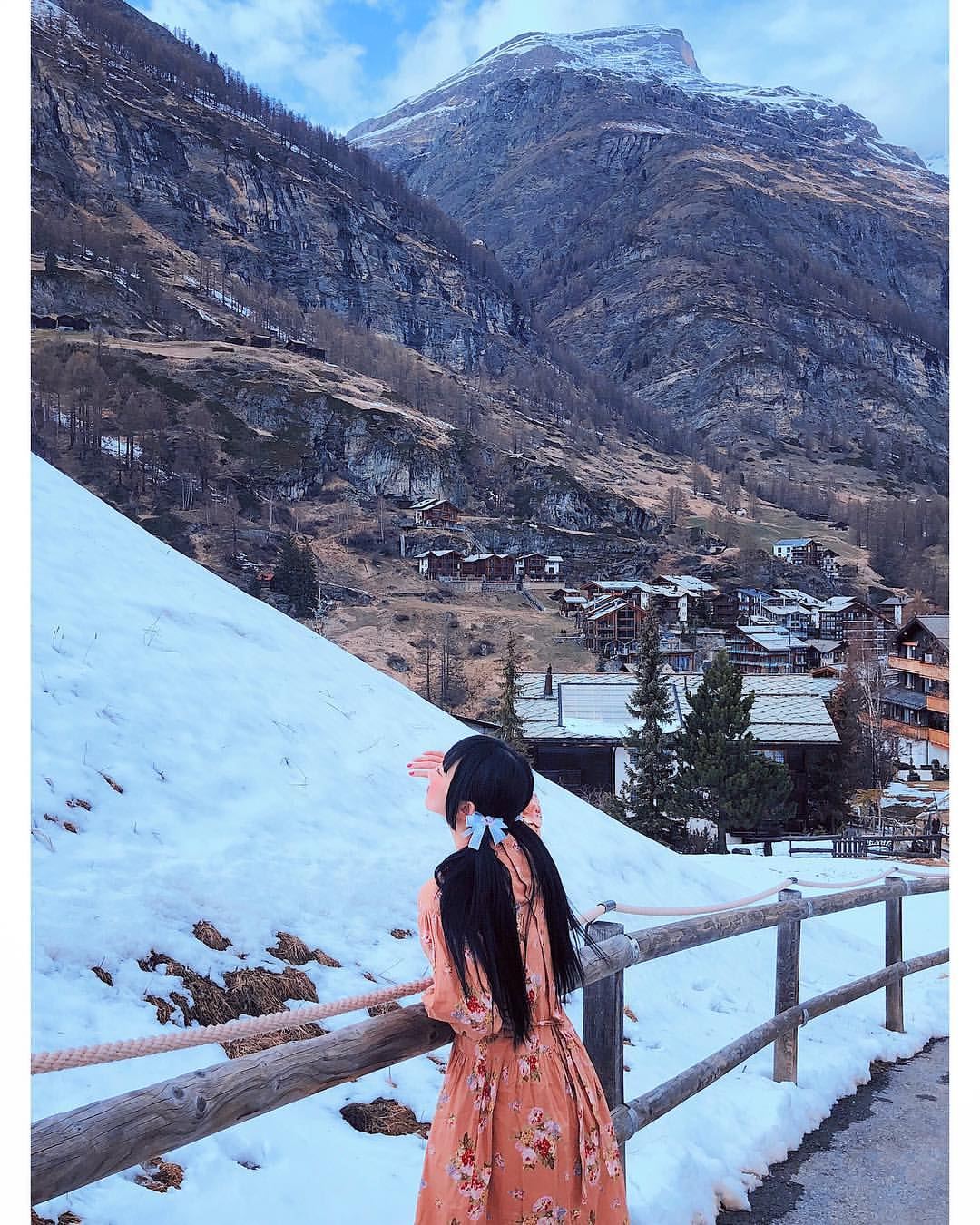 Kizilsu Trip Moments[Fotografía de bodas en minipelícula con drones / Fotografía de seguimiento de boda / Maquillaje y vestuario / Servicio de coche privado con conductor y guía personalizados]