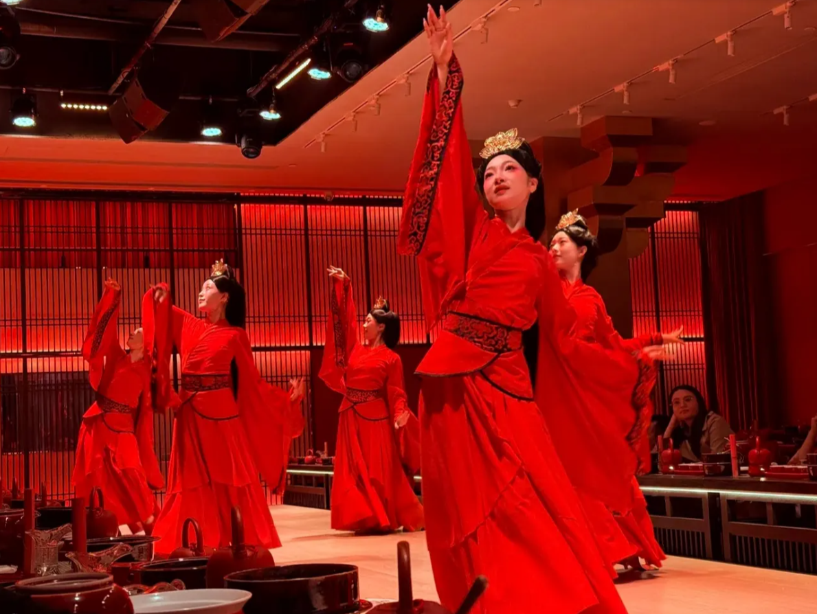 Jinan Xiuyan • Immersive Experience of Imperial Royal Banquet [Ancient Charm + Imperial Feast + Classical Music and Dance Performance + Optional Exquisite Makeup and Ancient Costume Styling Experience] #