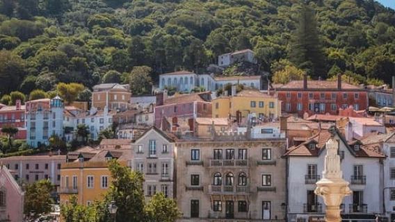 From Lisbon: Visit Queluz, Sintra, Cabo da Roca and Cascais