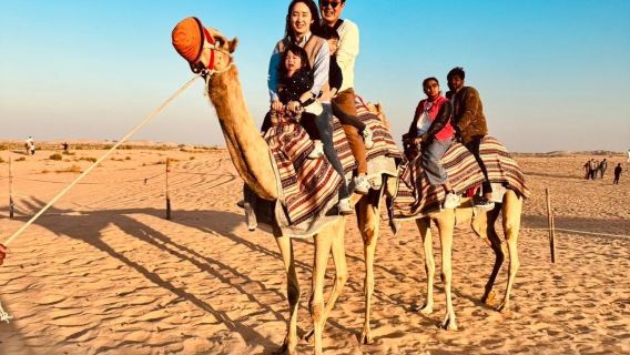 ซาฟารีทะเลทรายยามเช้าพร้อมขับรถตะลุยเนินทราย เล่นสโนว์บอร์ดทราย และขี่อูฐ