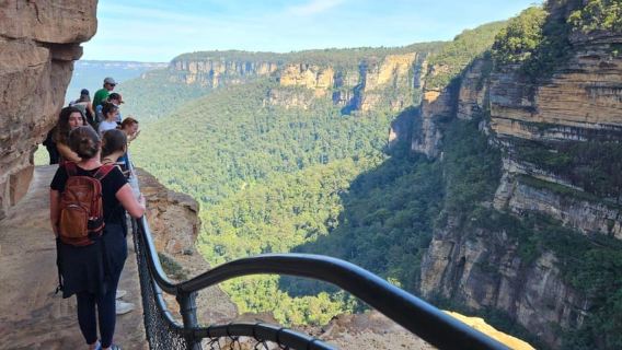 Sydney: Blue Mountains Guided Hike with Lunch & Pickup