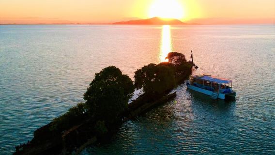 Magnetic Island: Sunset & Shipwreck Cruise