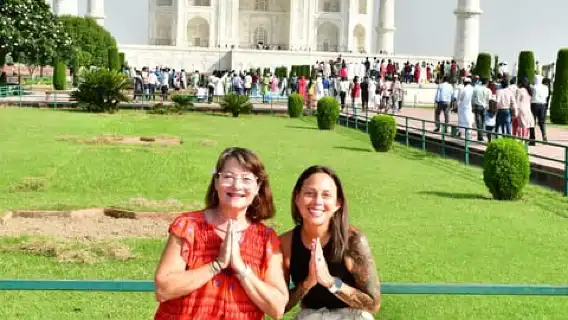デリー発タージ・マハル日の出・日帰りツアー（車で行く、食事付き）
