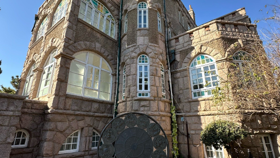 青島一日遊啤酒博物館八大關天主教堂小魚山