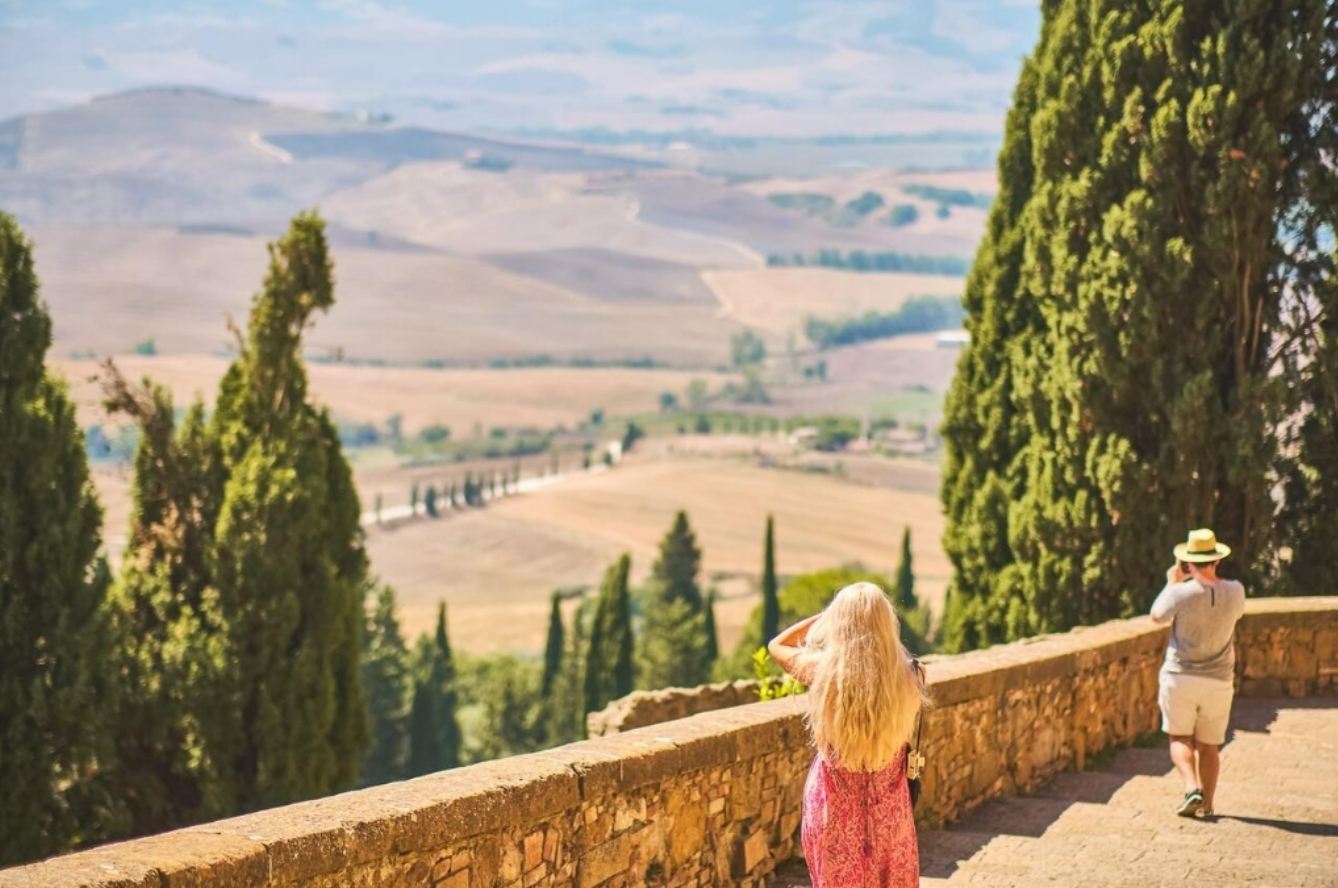 イタリア・トスカーナ地方の美食とワインのワンデーツアー【地元特産品の試食＋フィレンツェ往復】