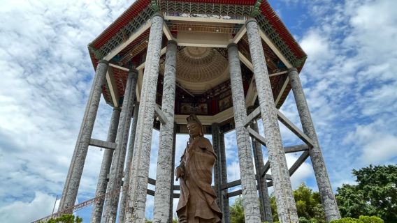 Biglietto per la funivia ordinaria di Penang Hill + tour di mezza giornata al Kek Lok Si - Monastero sulla Crane Hill