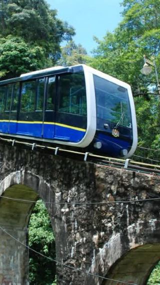 Penang Hill and (express) cable car ticket + Kek Lok Si Temple half-day tour
