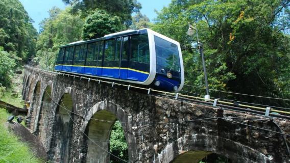 Biglietto per la funivia rapida di Penang Hill + tour di mezza giornata al Kek Lok Si - Monastero sulla Crane Hill