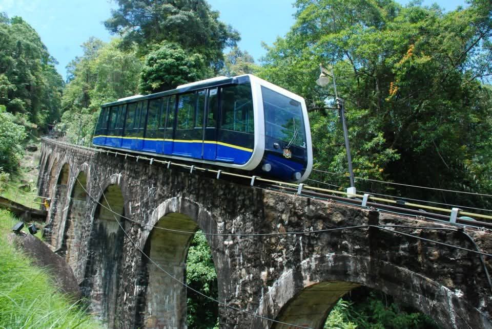 Biglietto per la funivia rapida di Penang Hill + tour di mezza giornata al Kek Lok Si - Monastero sulla Crane Hill