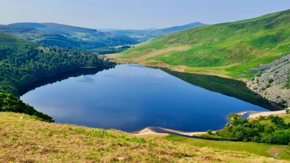 都柏林來回威克洛山脈+徒步歷史+尋蹤中世紀修道院+濱海小鎮