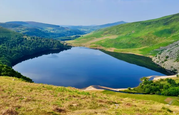 都柏林來回威克洛山脈+徒步歷史+尋蹤中世紀修道院+濱海小鎮
