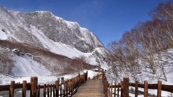 Yanji round-trip Changbai Mountain West attraction private charter 1-day tour, comfortable private charter with stops for photos