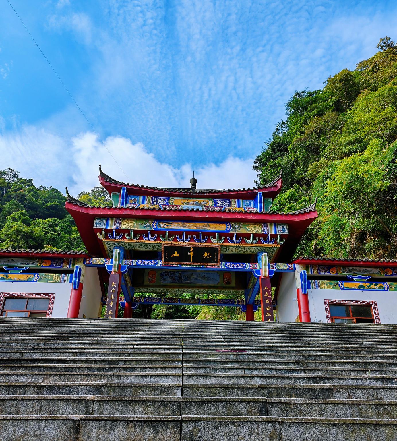 Guigang Beidi Mountain + Glass Walkway + Caishen Temple Viewing Platform 1-day tour with English service available