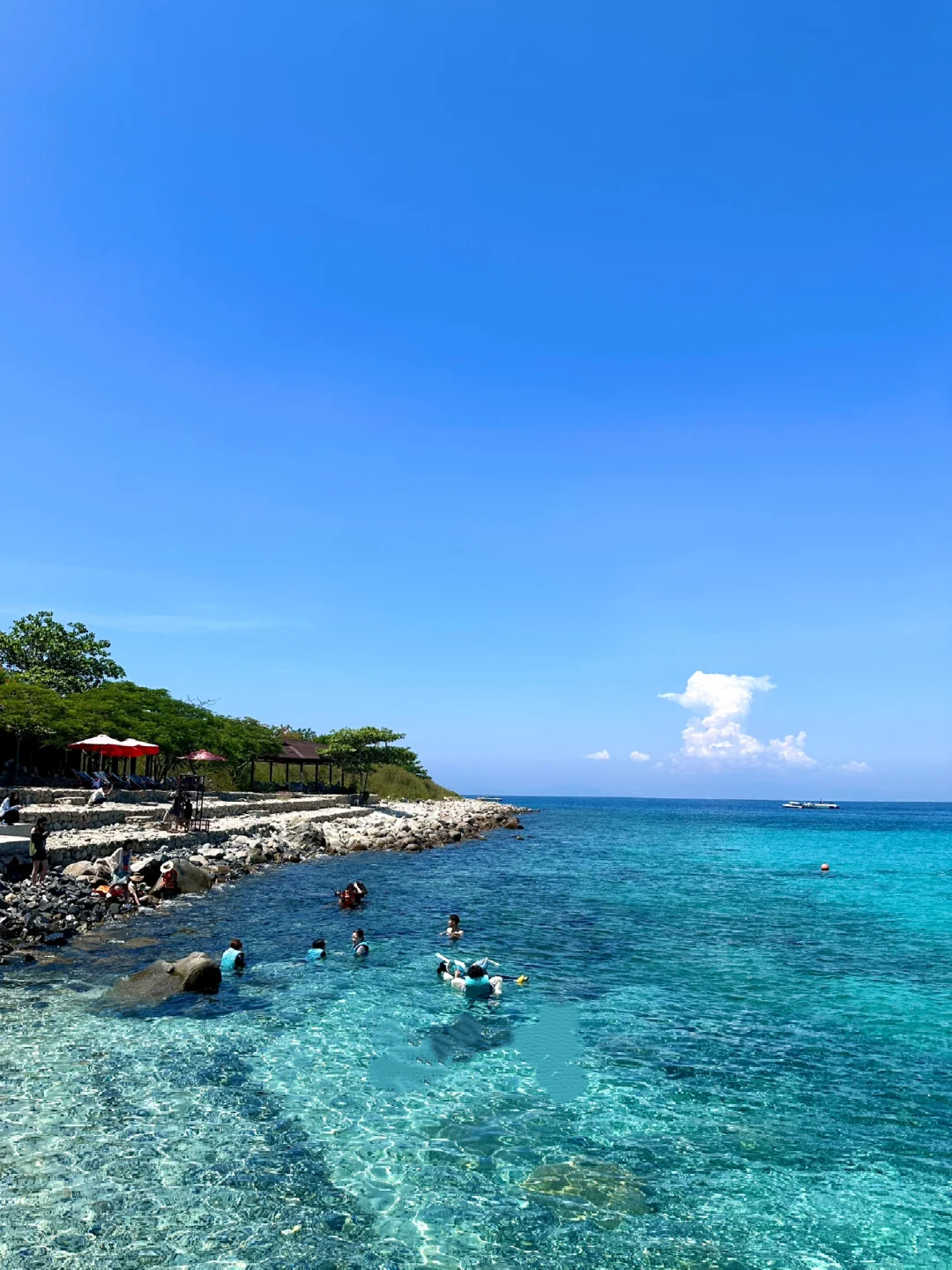 Nha Trang Tagesausflug zu drei Inseln C + Schwarze Insel + Fischerdorf + Hòn Tằm inklusive Transfer und Reiseleitung, tägliche Abfahrt