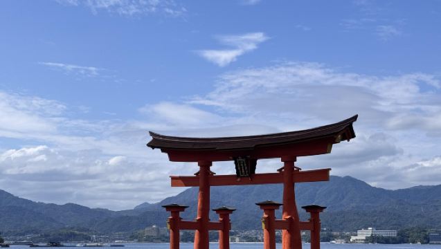Однодневный тур на автобусе в Хиросиму и остров Миядзима из Осаки/Киото/Фукуоки с проездом на синкансэне туда и обратно + обед