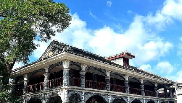 遵義會議會址+仁懷茅台鎮+天下第一瓶+紅軍四渡赤水紀念園一日遊