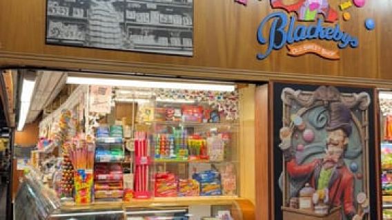 Adelaide Gems in a Day: Hahndorf, Glenelg Beach & City Tour