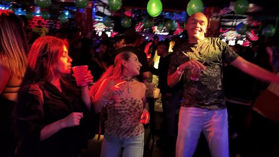 Cusco: Enjoy Cusco's Nightlife with a Bar Crawl and Free Shots