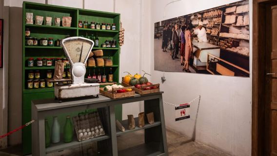 Tirana: Bunk'Art Guided Tour with Transport Option